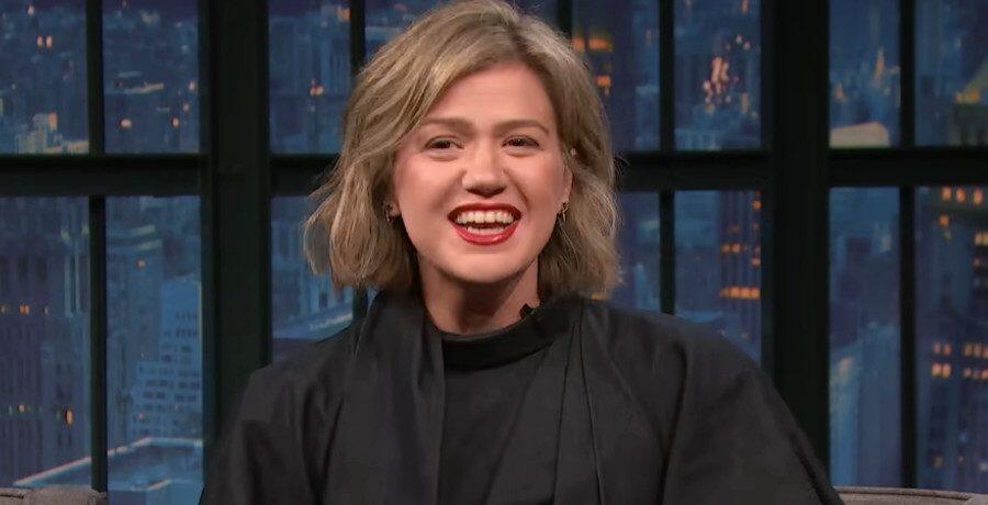 Kelly Clarkson Addresses Dating Life Amid Riley Green Rumors - NewsBreak