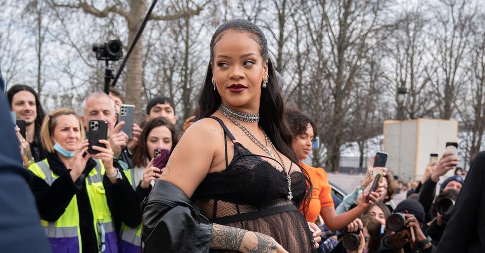 People can’t get enough of Rihanna’s ‘iconic’ response to being told she’s late to Dior show – NewsBreak