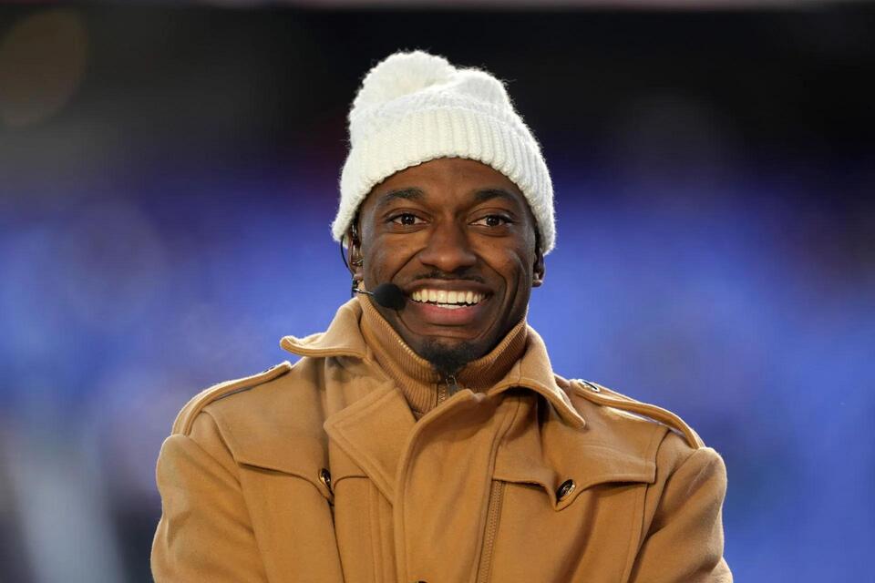 What did Robert Griffin III say about Angel Reese? Viral tweet sparks ...