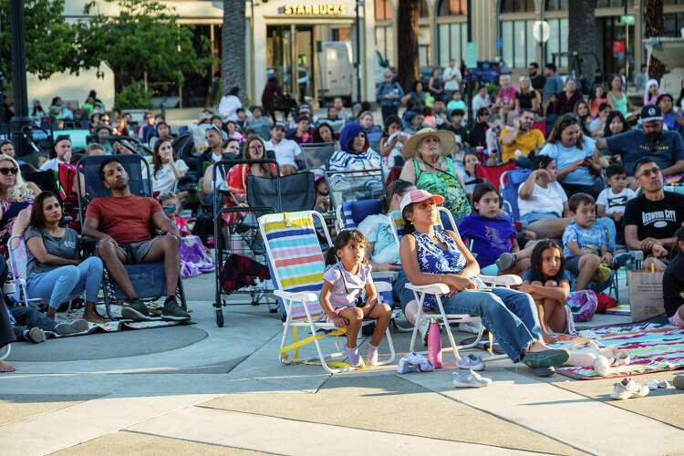 Free outdoor movies are popping up across the Bay Area. Here's where to go