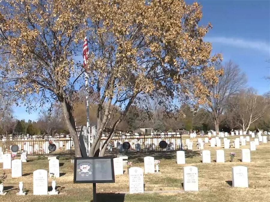 Local business helps Roselawn Cemetery get wreaths for veterans
