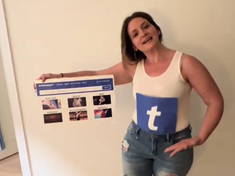 “A Little Too Accurate” Woman Dresses Up As Ticketmaster For