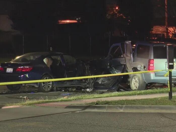 Detroit police officer in critical condition after fiery crash on way
