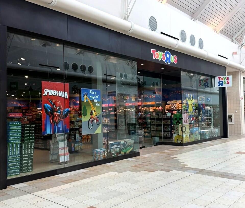 Two Toys 'R' Us Stores Are Now Open at Eastern Iowa Malls - NewsBreak