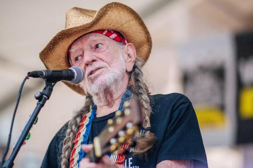 Willie Nelson Maintains Active Tour Schedule at 92 With Regular ...