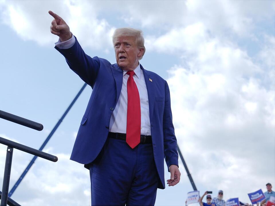 Trump attacks Walz over DNC speech and tries to distance himself from ...