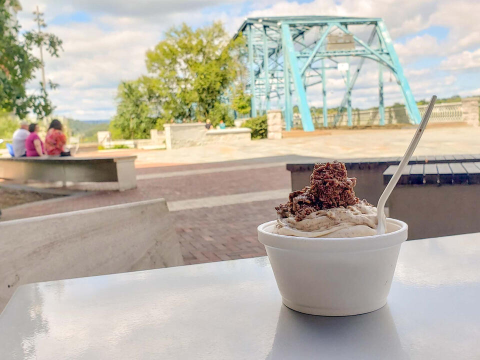 This Chattanooga Ice Cream Shoppe May Be the Coolest Show on Earth DeanLand NewsBreak Original