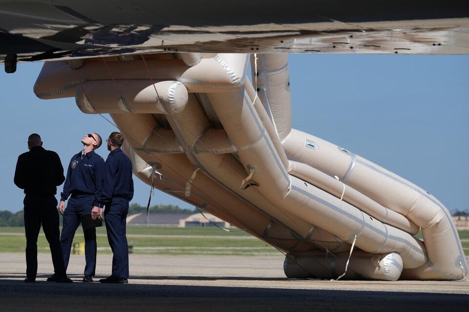 Military accidentally triggers Air Force One slide before Trump's Dallas trip: Source
