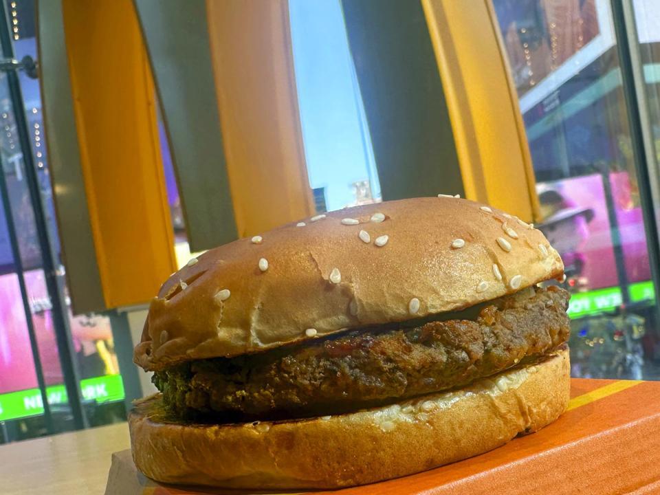 15 new E. coli cases linked to McDonald's Quarter Pounders, total now at 90