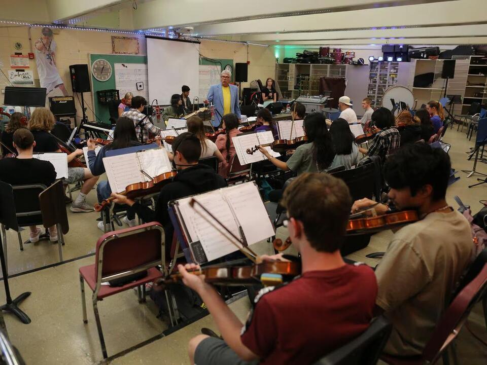 Normandy High School band performs which famous album? The news quiz