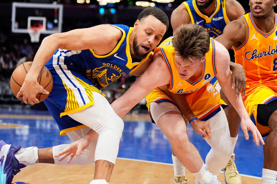 Stephen Curry scores 26 in annual homecoming game as Warriors top Hornets 132-125 - NewsBreak