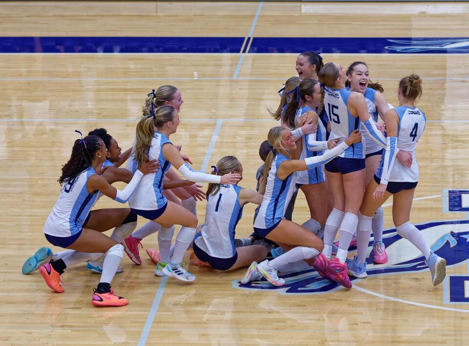 Greyhounds advance to 10th straight state semifinal - NewsBreak