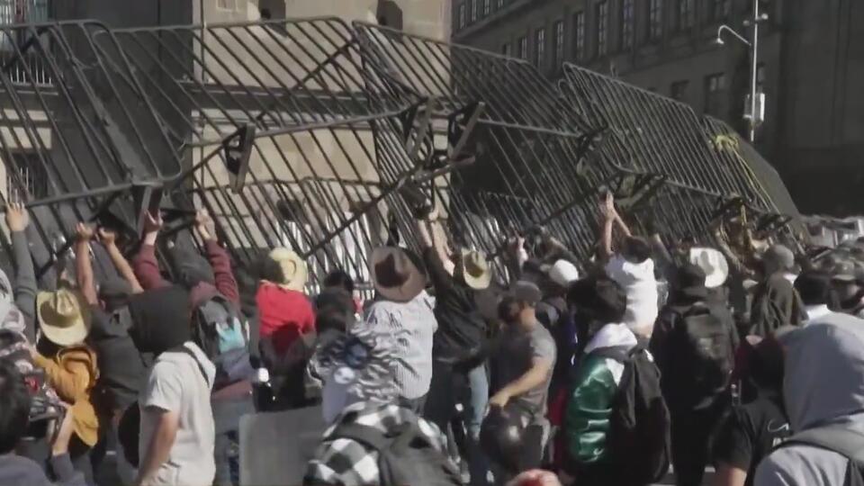 At least 120 hurt in Gen Z protests over corruption in Mexico