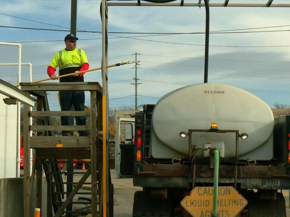 City Public Works prep roads ahead of the winter blast
