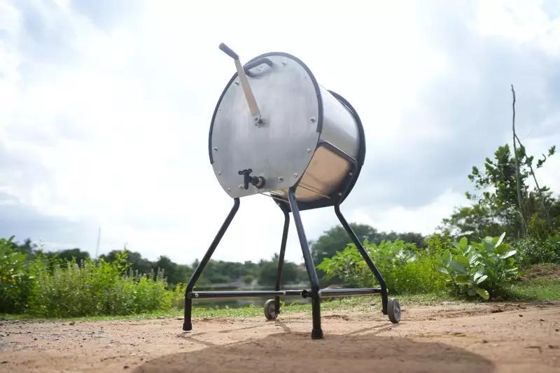 Non-electric washing machine chalks up big win for low-tech ingenuity ...
