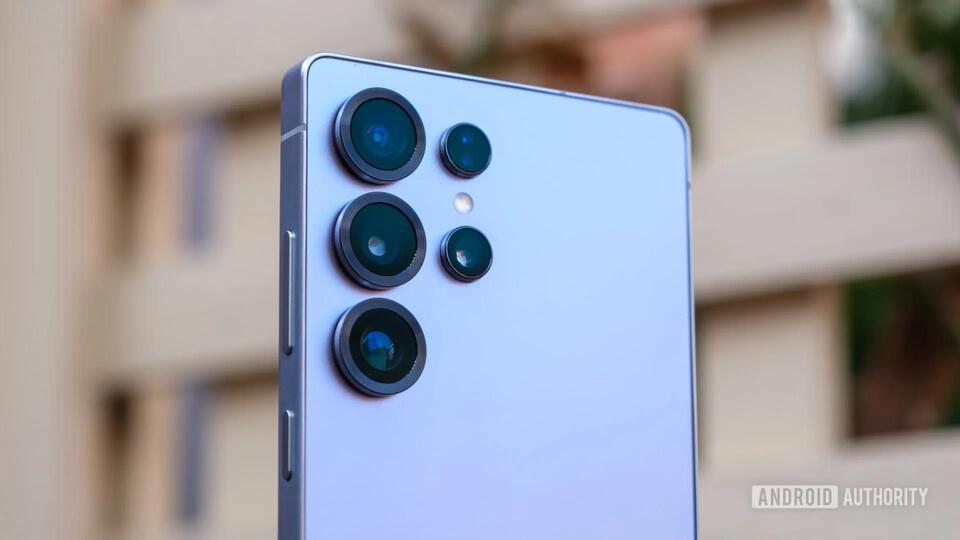I tested four camera phones and the Samsung Galaxy S25 still has a ...