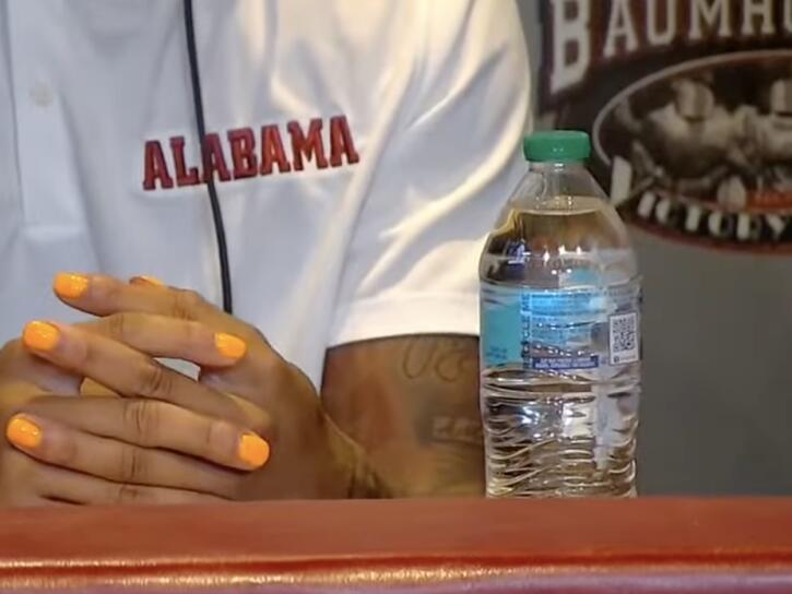 Alabama WR Ryan Williams says he didn't paint his nails orange for the