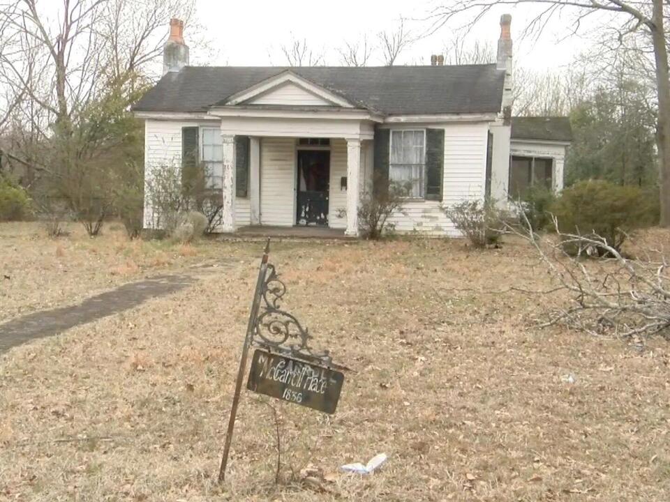 Body found inside abandoned Antebellum home in Holly Springs