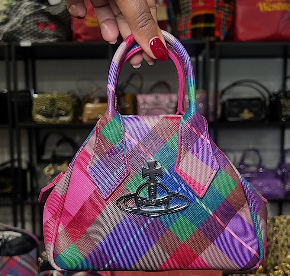 Business Ins & Outs: 260 Sample Sale, Spicewalla, Olli; 3000 M St., Bonne Vache