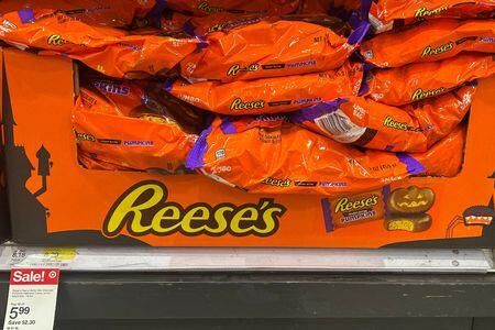 Hershey sees strong 2026 even as cocoa costs weigh - NewsBreak