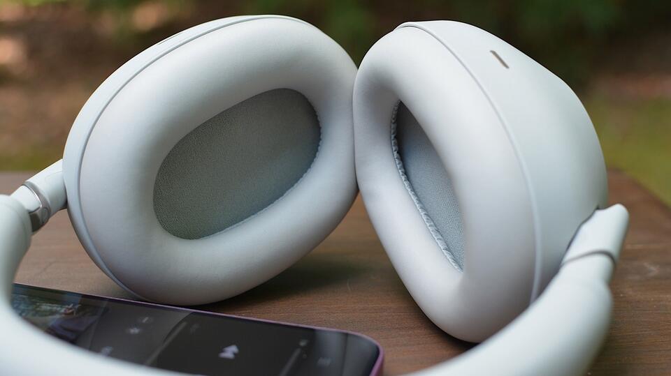 Want The Best Bass Out Of Your Headphones? Here's What To Look For