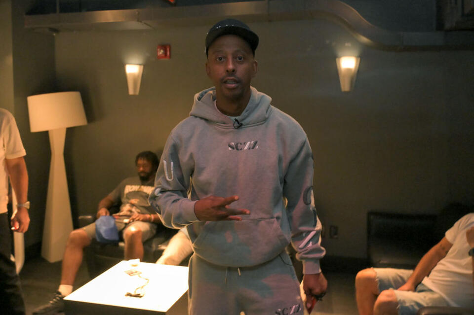 Drake'S Shocking Coat Choice: A Hidden Message For Gillie Da Kid? - 0gizhvl