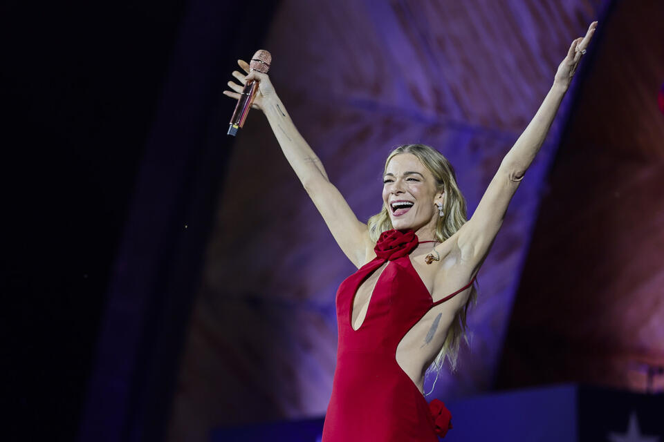 Country Star LeAnn Rimes Cibrian Excitedly Announces 'Secret' She's(02)