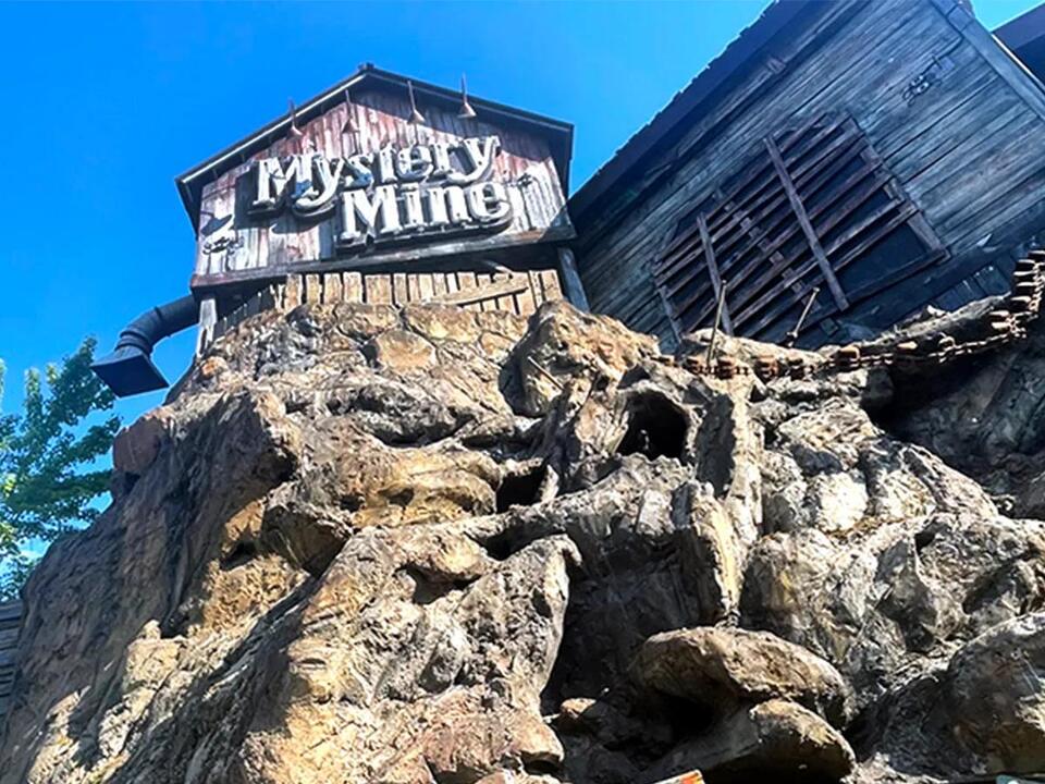 11 Scary Dollywood Rides That Thrill Seekers Need to Experience