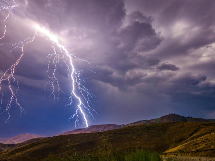 7 Church Youth Group Hikers Hospitalized After Lightning Strike in Utah