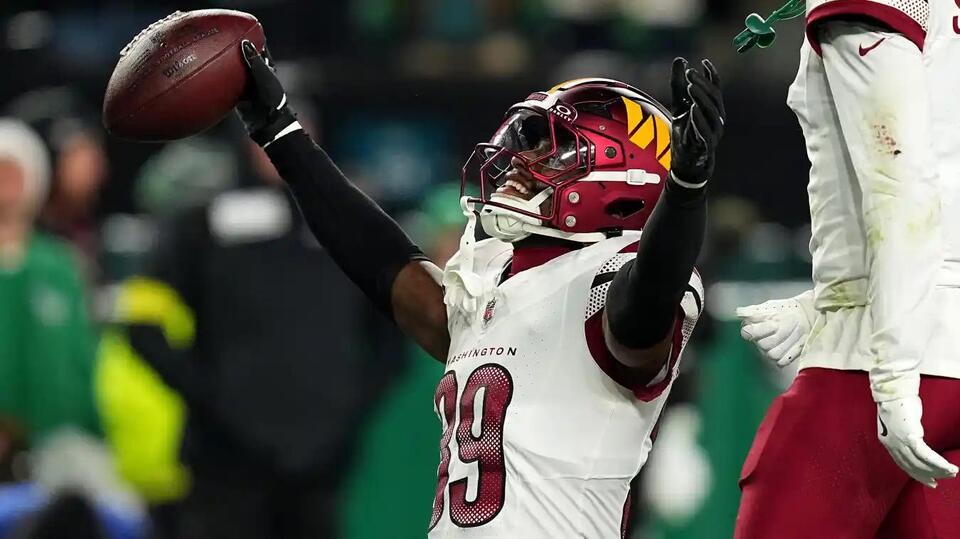 Commanders All-Pro Reveals Gruesome Hand Injury on Social Media - NewsBreak