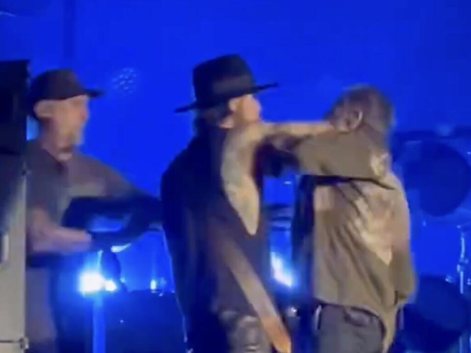 Fans Left Stunned When Rock Band Jane’s Addiction Concert Ends Abruptly