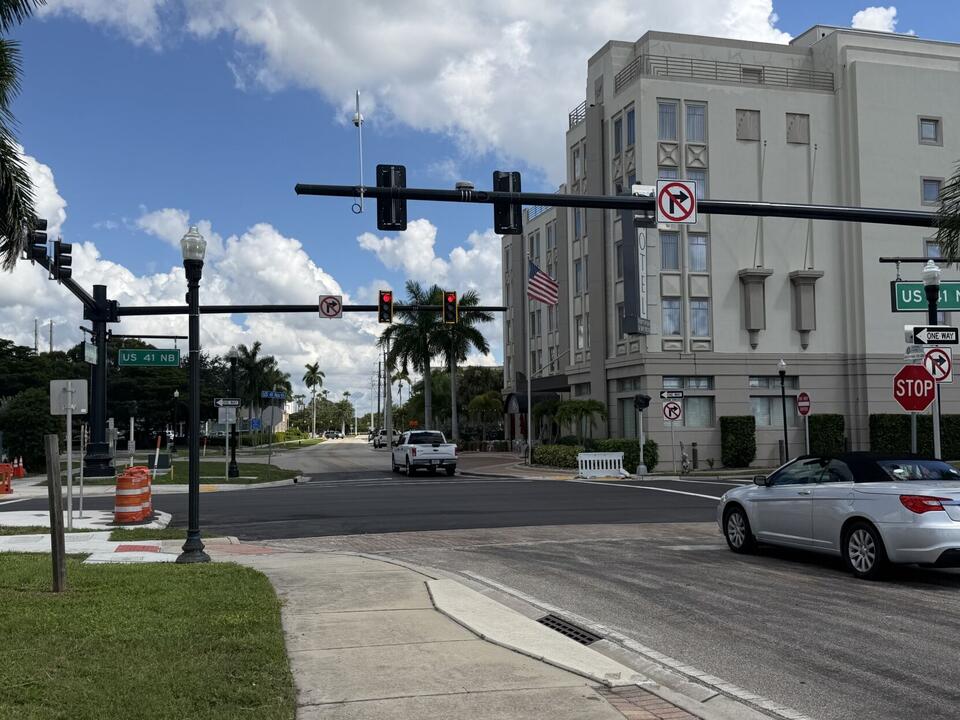 New traffic light blinks on in Punta Gorda - NewsBreak