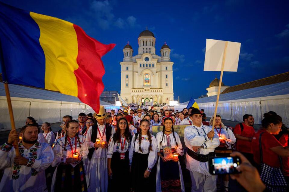 Young Orthodox Christians take part in a lights procession in Romania’s ...