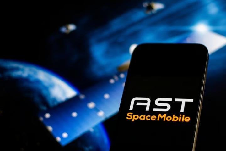 AST SpaceMobile Unfolds Massive BlueBird 6 In Orbit - NewsBreak