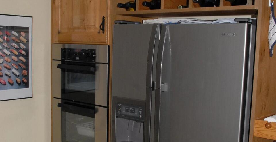 Four Men Caught on Camera Walking Into Home and Carrying Away Entire ...