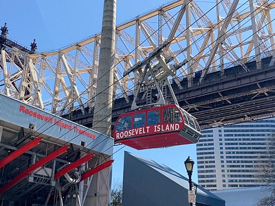Entire Roosevelt Island Tramway Ride in 30 Seconds | 8x Speed | Hannah
