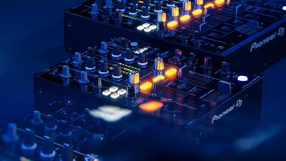 Serato expands hardware ecosystem with DJ Pro 4.0.6, adding support for ...