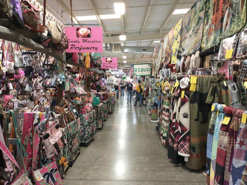 Plan a Full Saturday Around These 8 Tennessee Flea Markets Packed With Cheap Treasures