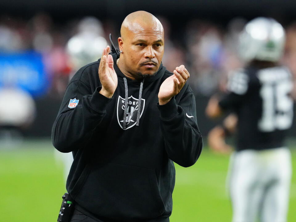 Antonio Pierce Praises Raiders' Newest Addition at Quarterback