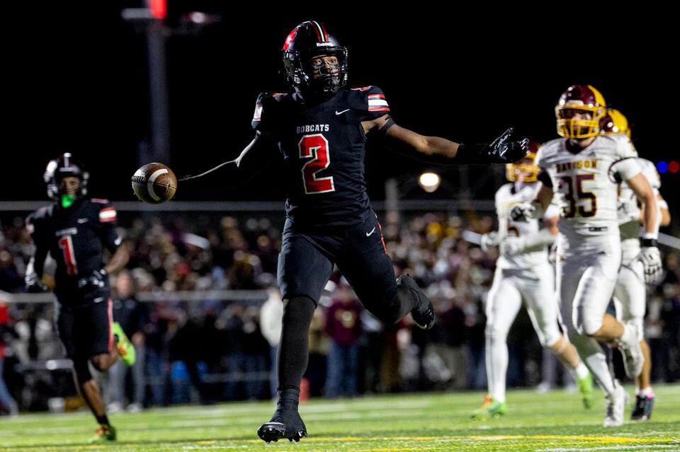 VOTE: Honoring our standout Flint-area Football players from Week 8 ...