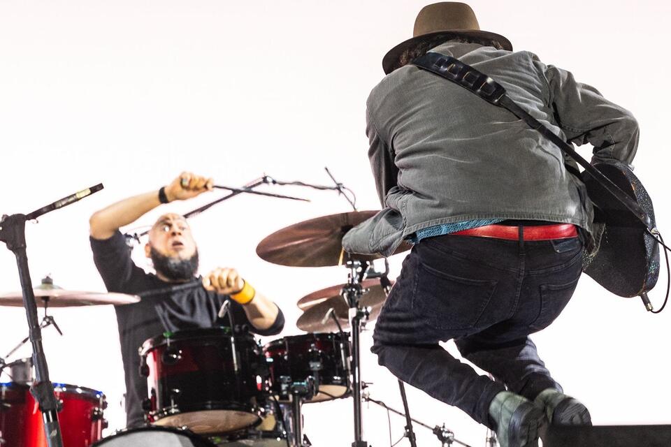 Did Paul McCartney's Longtime Drummer Just Join Pearl Jam? - NewsBreak