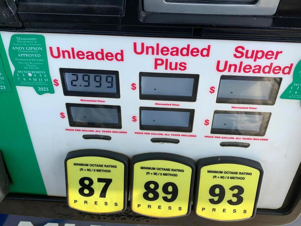 Gas prices remain below $3 mark, best state average in the nation ...