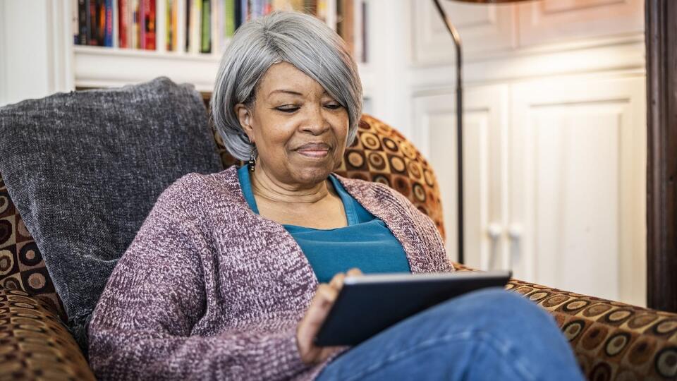 Study: Older adults use technology to cope with transitions, maintain their interests