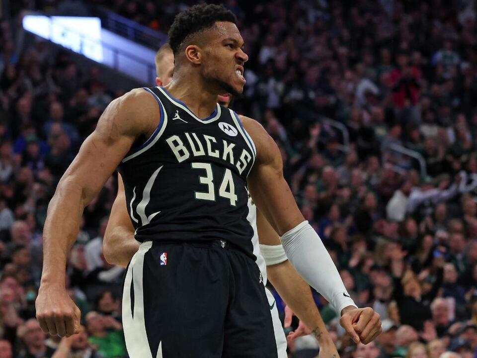 Bucks respond 'like champions' in lopsided, bounce-back win over league ...