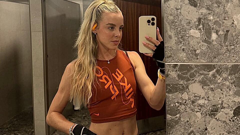 Olympic Star Keely Hodgkinson Shows Off Sculpted Abs in Striking Post ...