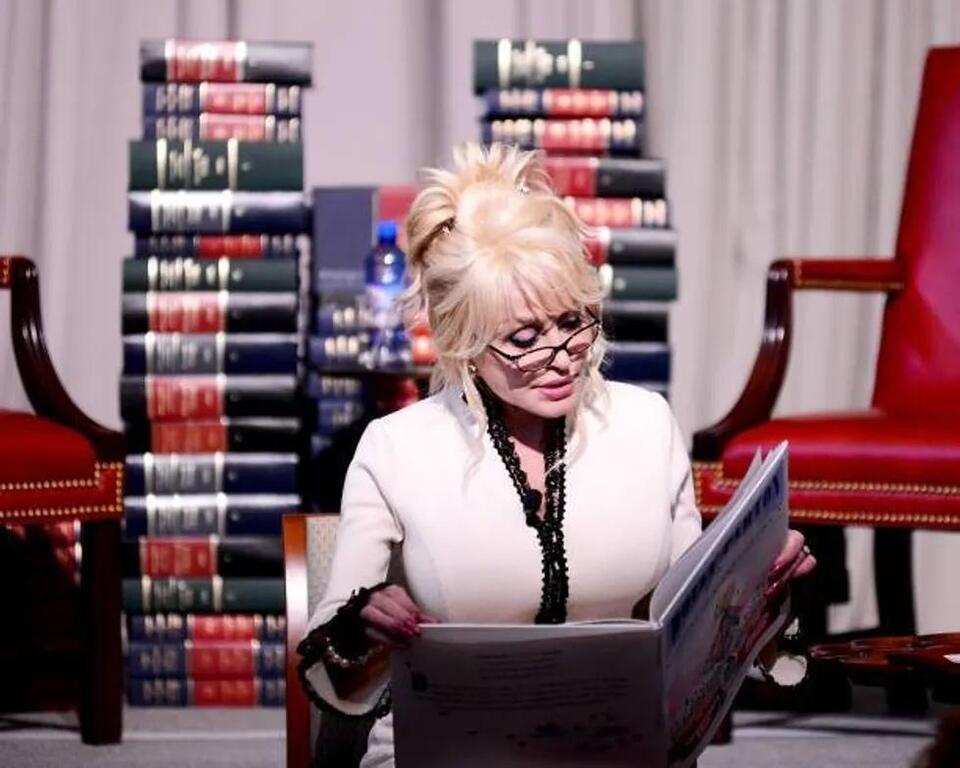 Dolly Parton Imagination Library closed to new kids due to Missouri funding shortfall