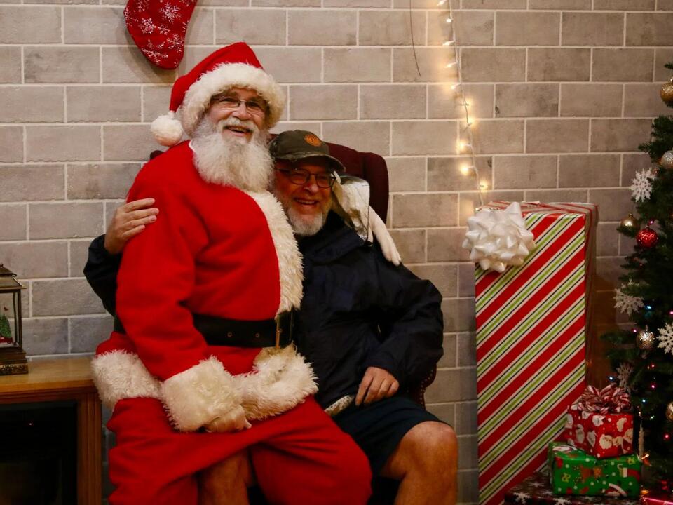 Santa Claus brings Christmas magic to Troutdale’s holiday market, tree