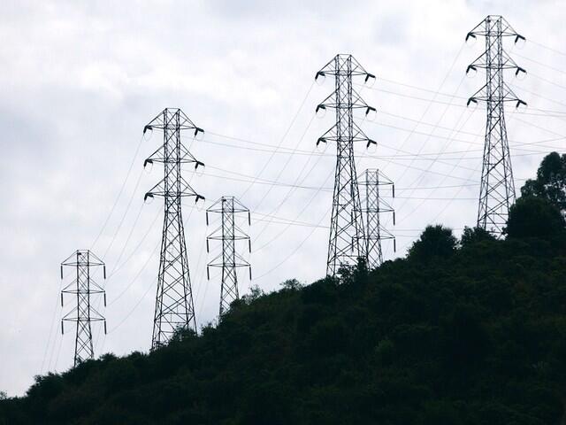 POWER OUTAGES: Thousands lose power during Wednesday storms - NewsBreak