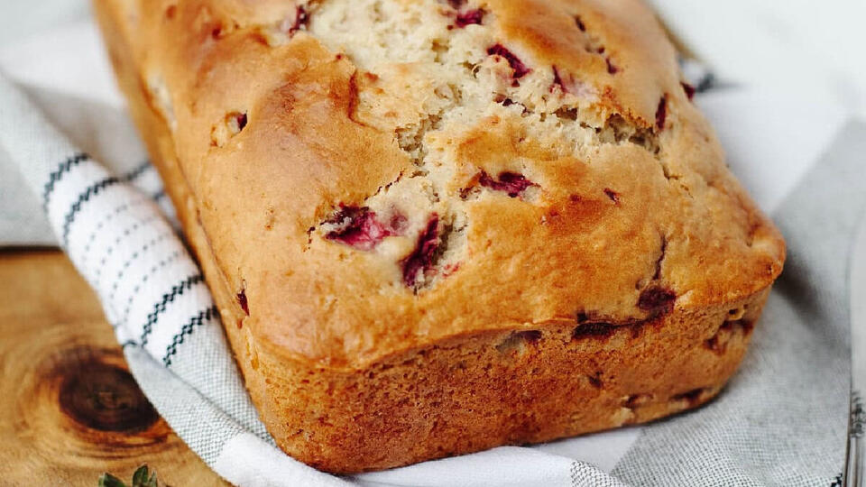 Fresh Strawberry Bread: Easy, Moist, and Perfect for Spring Baking ...