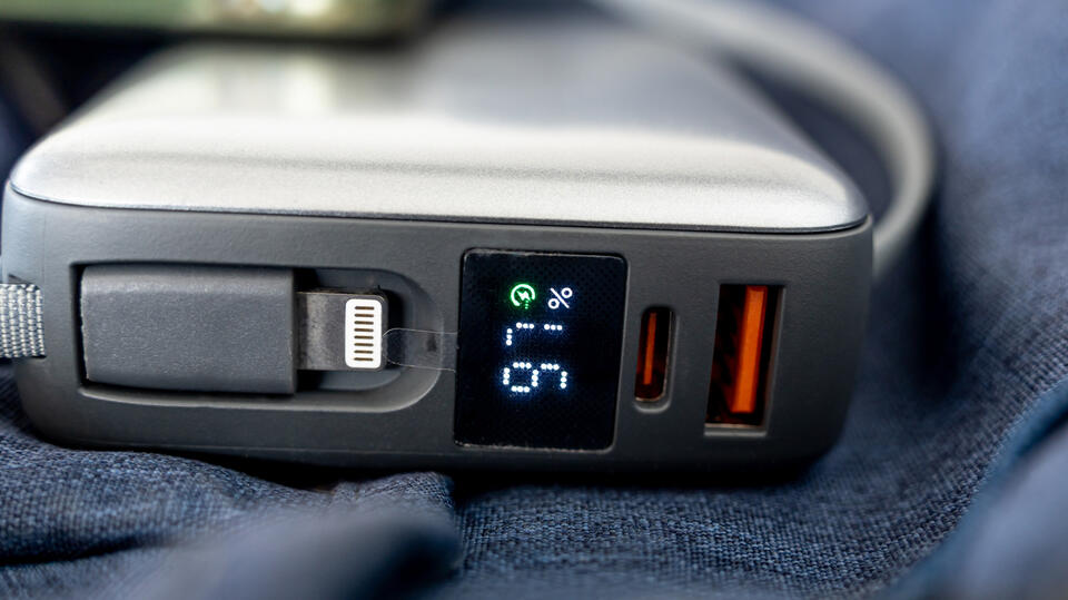 The Reason Why Some USB Ports Are Orange - NewsBreak